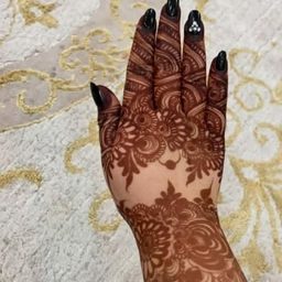Um Saud Henna logo
