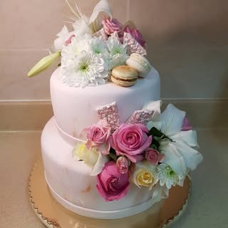 Dina for Cakes & Cupcakes logo