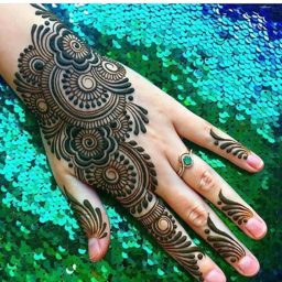 Henna Designer Kuwait logo