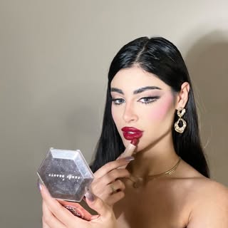 Walaa Makeup logo