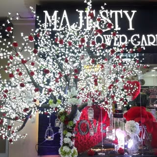 Majesty Events & Flowers logo